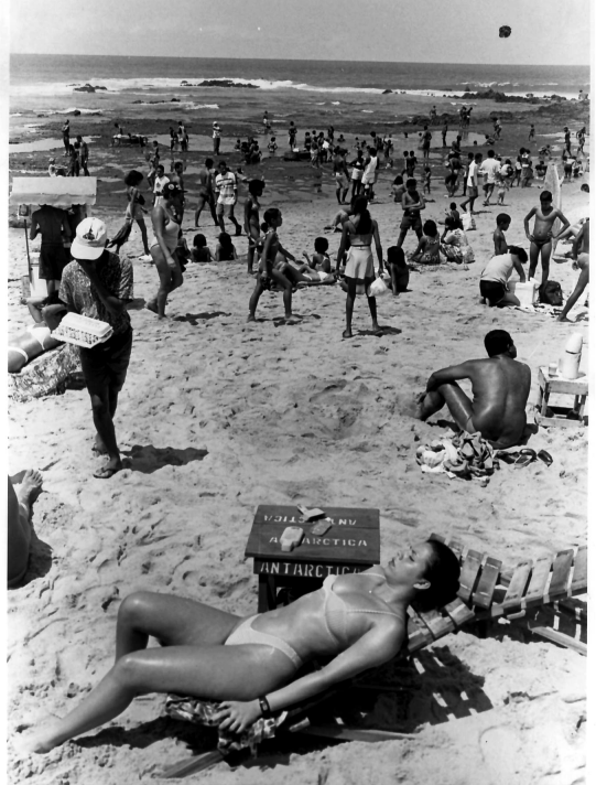 Areia, sol e biquíni asa-delta: símbolo absoluto das praias de Salvador nos anos 80 e 90 por Claudionor Junior/Arquivo CORREIO
