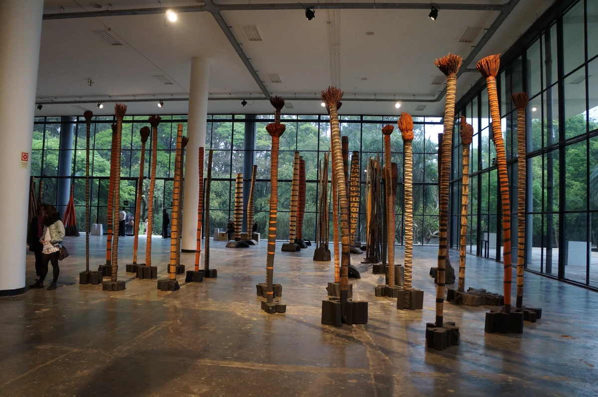 Obra de Frans Krajcberg na Bienal de São Paulo por Renata Rocha