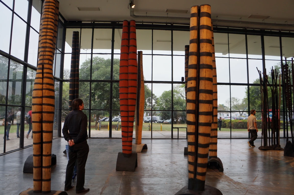 Obra de Frans Krajcberg na Bienal de São Paulo por Renata Rocha