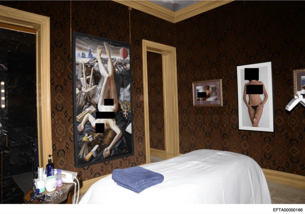 Sala de massagem com imagens de mulheres nuas nas paredes; foto sem data faz parte dos milhares de registros do caso Jeffrey Epstein divulgados pelo Departamento de Justiça dos EUA. por Divulgação