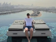 Imagem - Jogador curte férias em hotel mais caro do mundo; diária da suíte principal custa R$ 554 mil