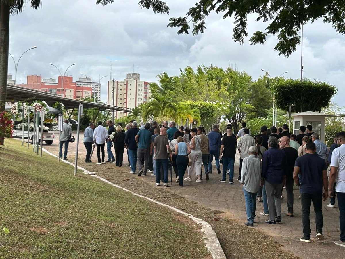 Enterro de Carlos Libório aconteceu no Jardim da Saudade, em Brotas  por Bruno Wendel/CORREIO