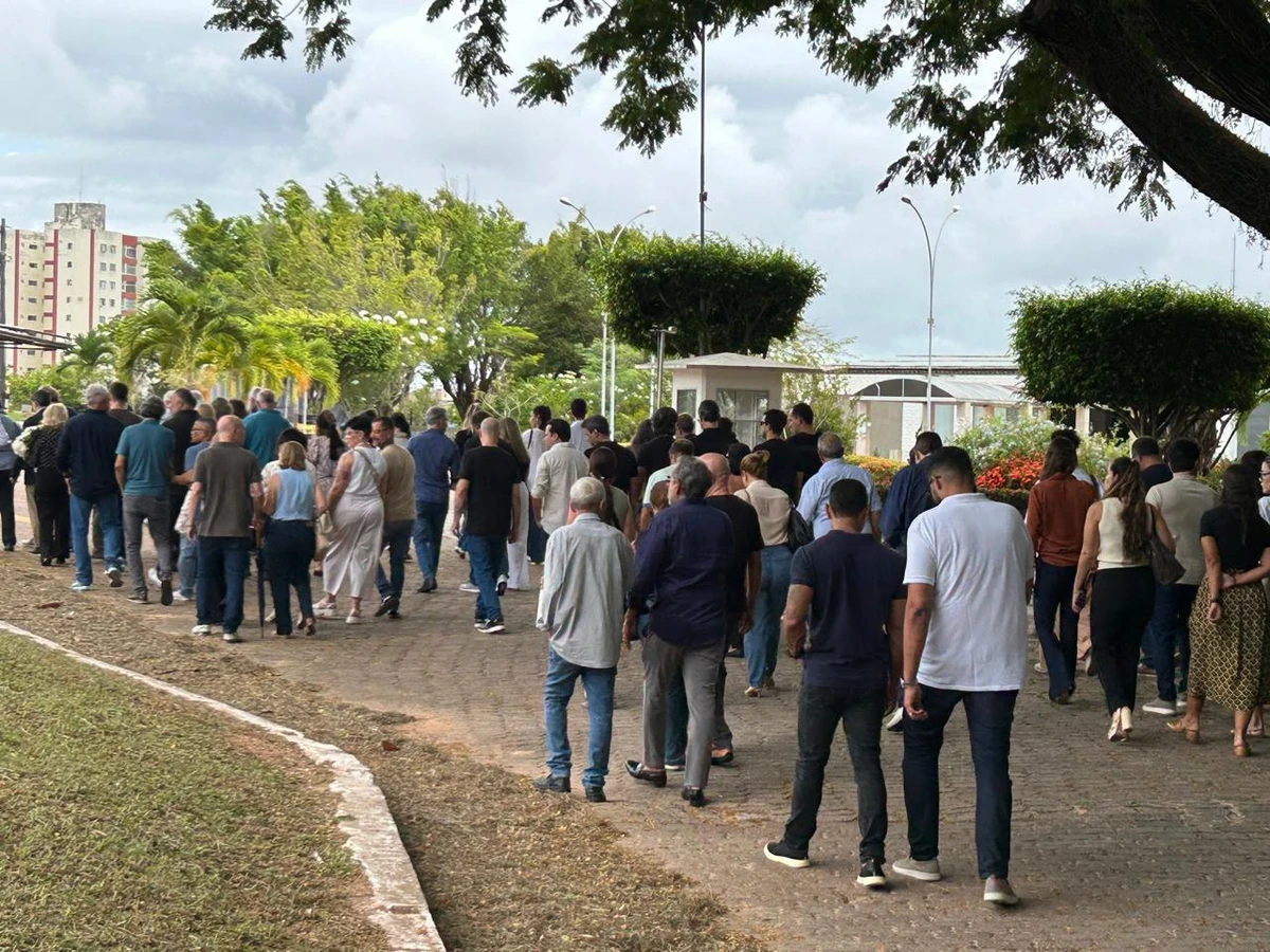 Enterro de Carlos Libório aconteceu no Jardim da Saudade, em Brotas  por Bruno Wendel/CORREIO