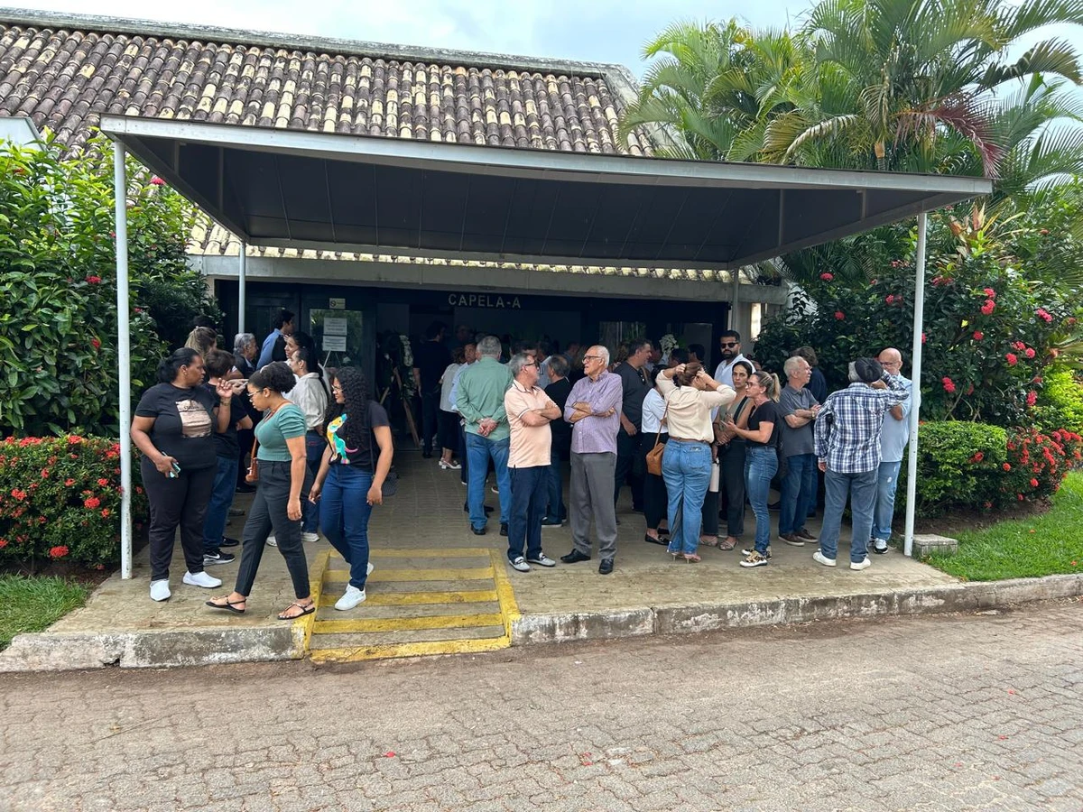 Enterro de Carlos Libório aconteceu no Jardim da Saudade, em Brotas  por Bruno Wendel/CORREIO