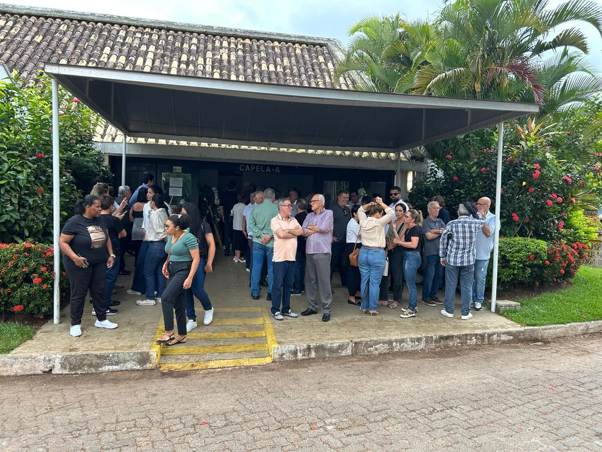 Enterro de Carlos Libório aconteceu no Jardim da Saudade, em Brotas  por Bruno Wendel/CORREIO