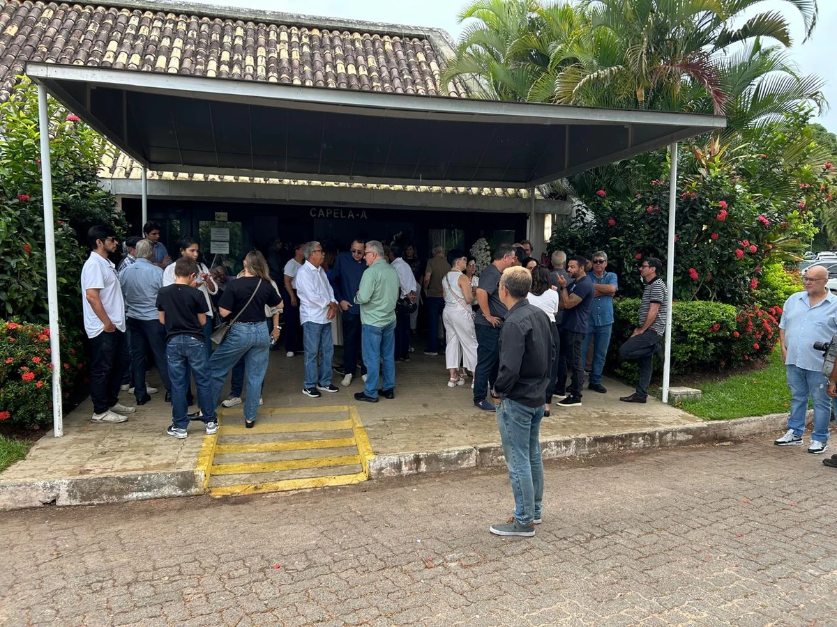Enterro de Carlos Libório aconteceu no Jardim da Saudade, em Brotas  por Bruno Wendel/CORREIO
