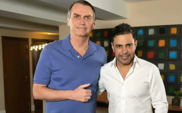 Zezé Di Camargo posa com Jair Bolsonaro em 2018