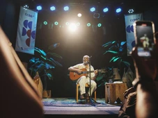 Imagem - Com famosos na plateia, Gilberto Gil faz show para salvar o Teatro Gamboa; veja fotos