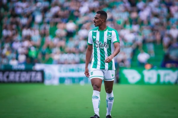 Caíque Gonçalves é o novo reforço do Vitória para 2026