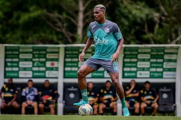 Caíque Gonçalves é o novo reforço do Vitória para 2026 por Fernando Alves/EC Juventude