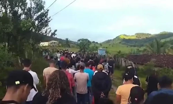 Enterro de família morta em acidente por Reprodução