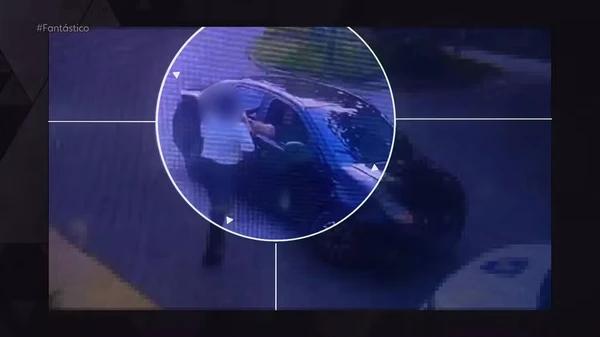 Imagens mostram que stalker esteve outras vezes no condomínio de Isis Valverde antes de ser preso por Reprodução/TV Globo