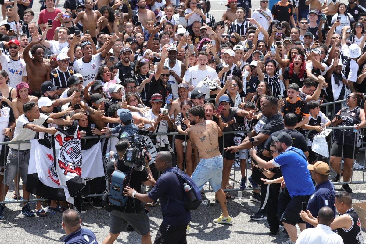Jogadores comemoram com a torcida por José Manoel Idalgo / Corinthians