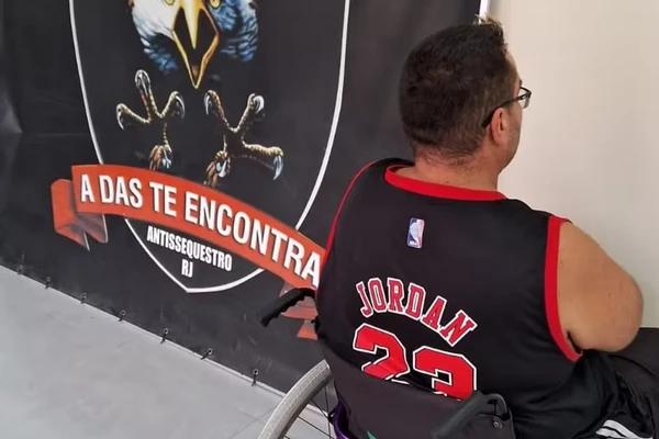 Stalker que perseguia Isis Valverde há mais de 20 anos é preso por Reprodução