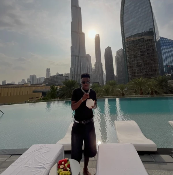 Vini Jr. e Virginia Fonseca em Dubai por Reprodução / Instagram