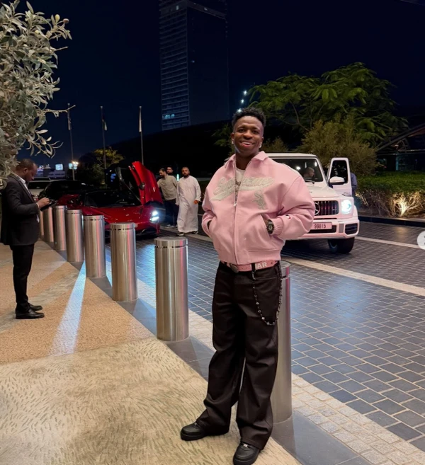 Vini Jr. e Virginia Fonseca em Dubai por Reprodução / Instagram