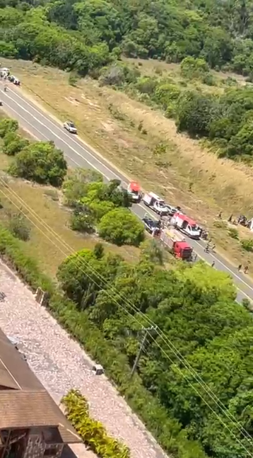 Vítima é resgatada de helicóptero na Região Metropolitana de Salvador por Divulgação