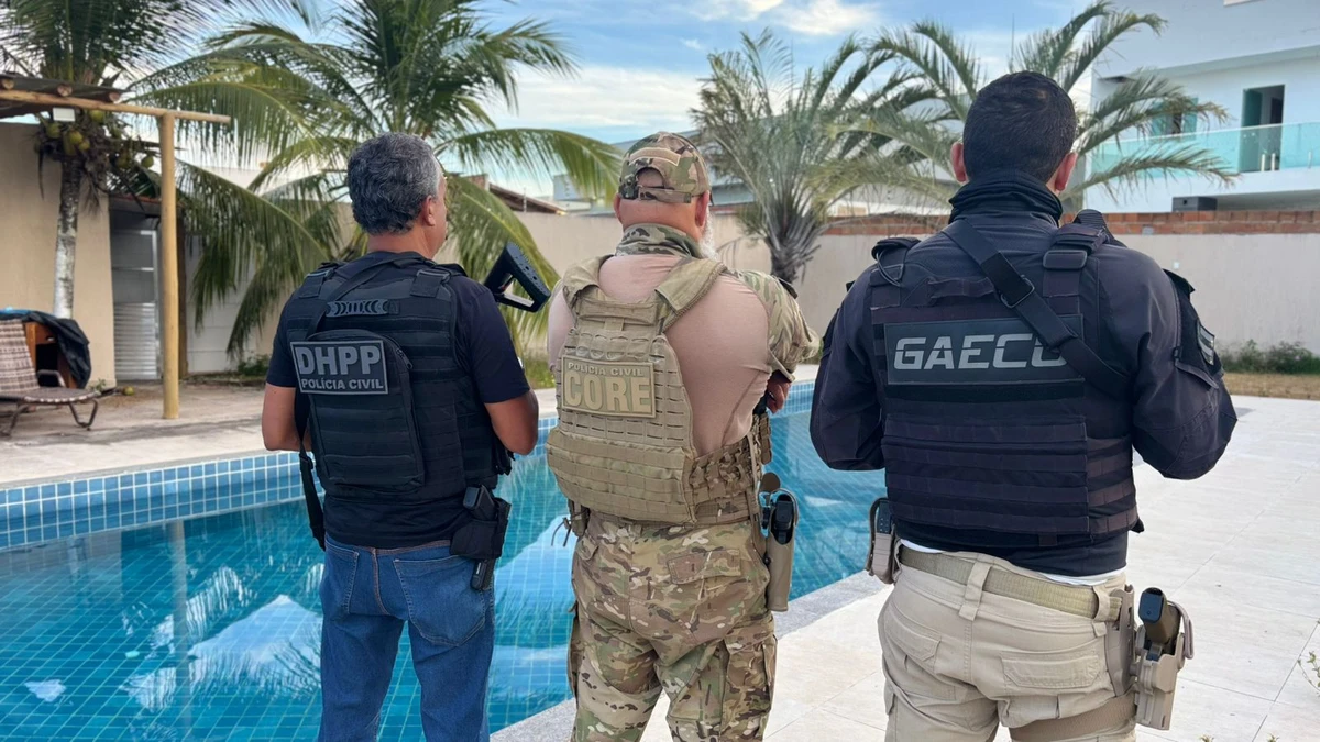 Arembepe: polícia apreende 50kg de cocaína e fuzis em mansão