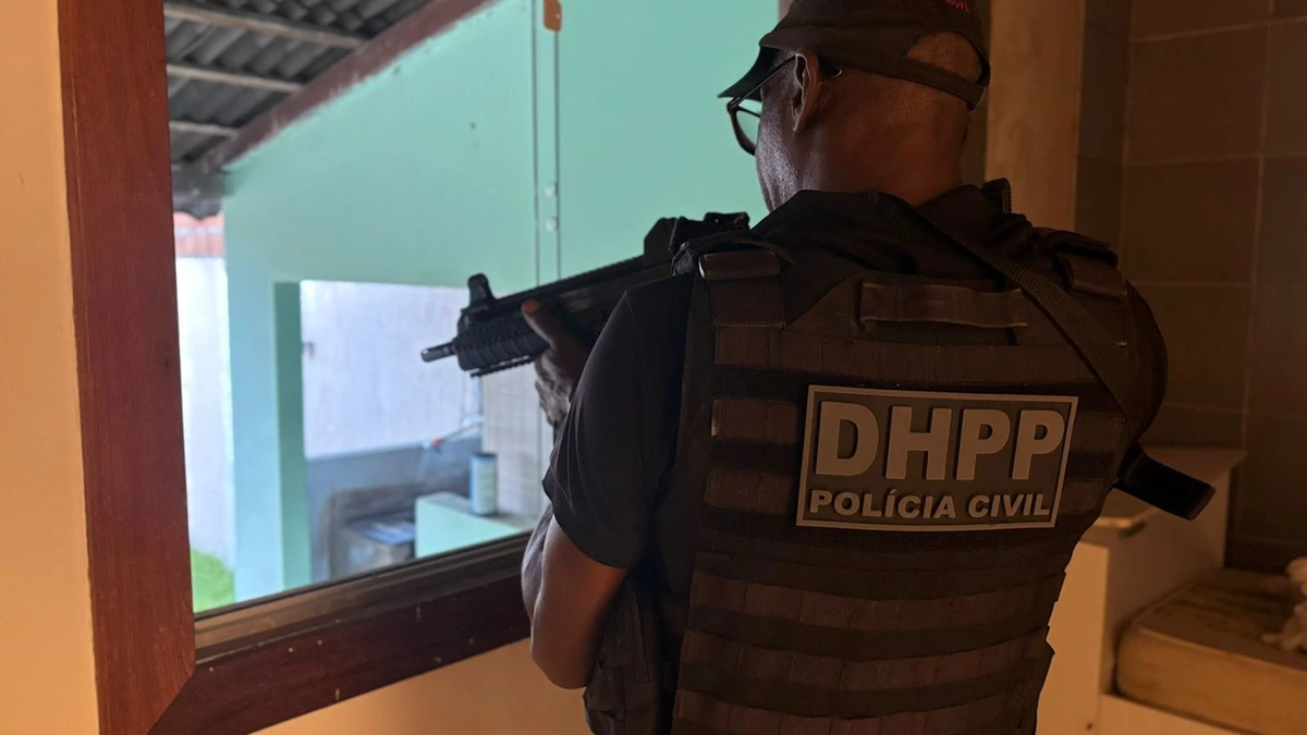 Arembepe: polícia apreende 50kg de cocaína e fuzis em mansão por Divulgação