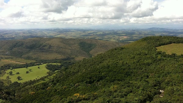 Descubra como a altitude e o quartzito transformaram esse destino em um refúgio único