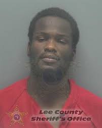 Floyd Wallace Jr. tem ficha nos EUA por Reprodução