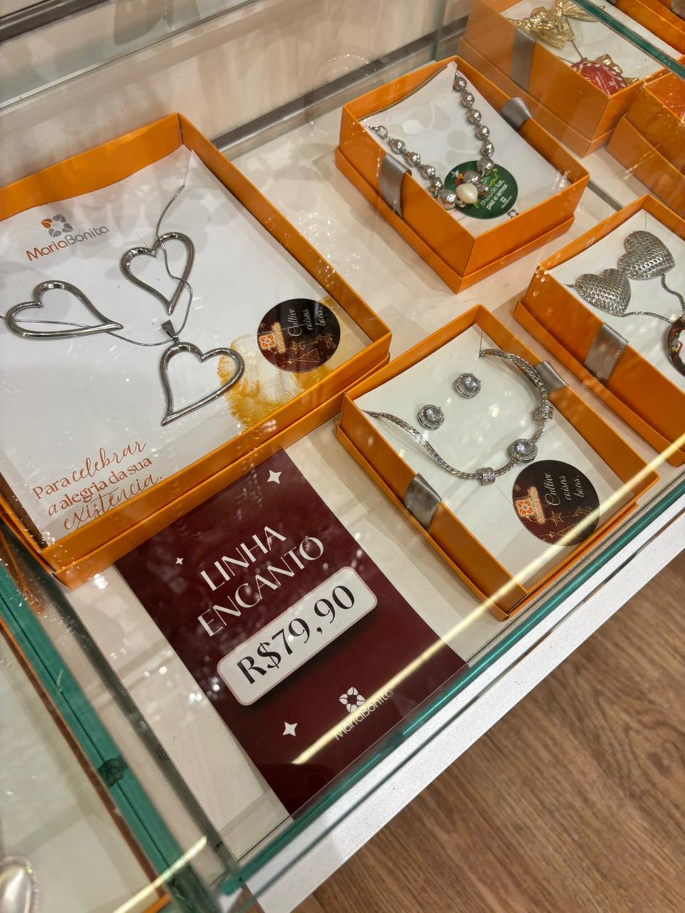 Maria Bonita, no Shopping Paralela, tem conjunto de acessórios femininos por R$ 79,90 por Divulgação