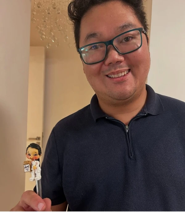 Médico morre afogado ao tentar salvar filhas no mar por Reprodução