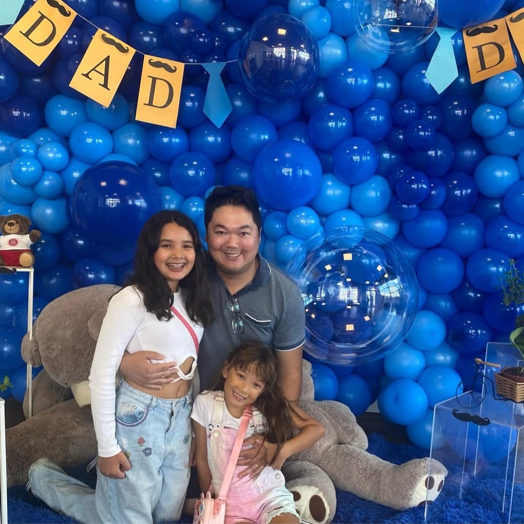 Médico morre afogado ao tentar salvar filhas no mar por Reprodução