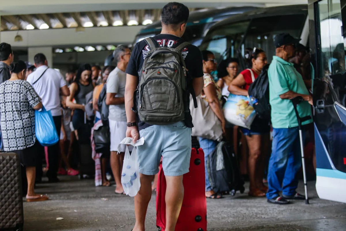 Movimento no Terminal Rodoviário de Salvador no dia 23 de dezembro