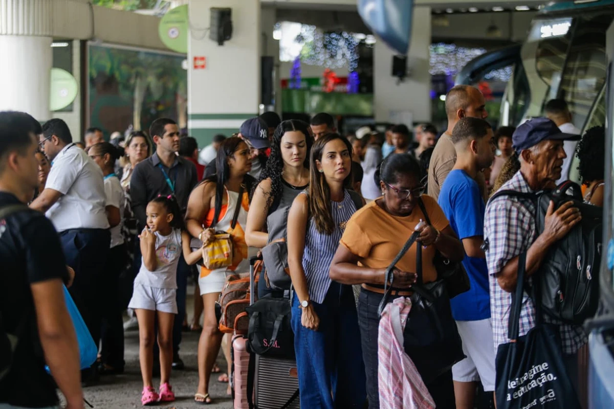 Movimento no Terminal Rodoviário de Salvador no dia 23 de dezembro por Arisson Marinho/CORREIO