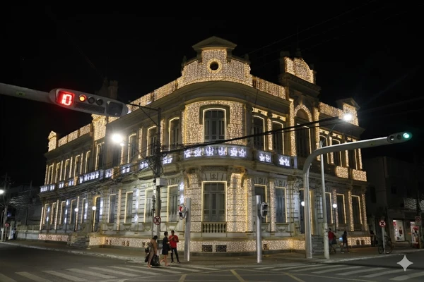 O Paço Municipal recebeu uma iluminação especial para o Natal Encantado por ACM
