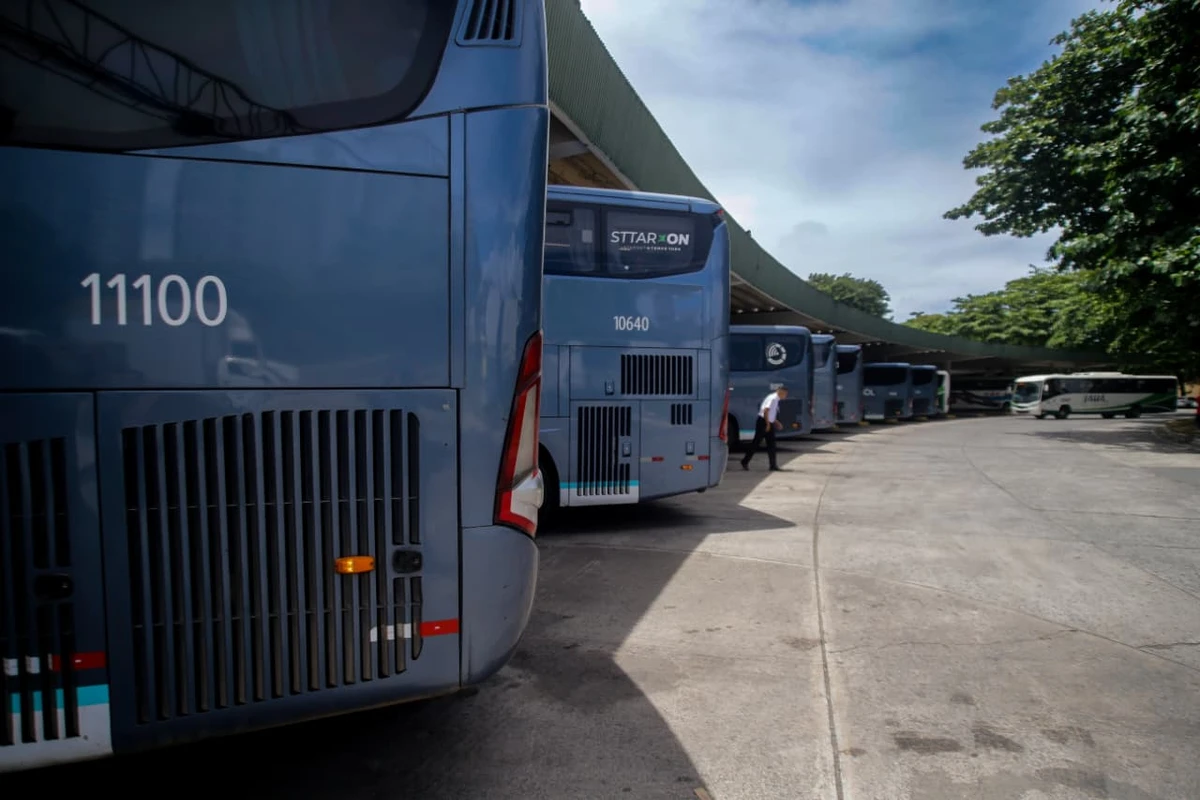 Ônibus no Terminal Rodoviário de Salvador por Arisson Marinho/CORREIO