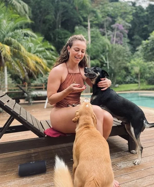 Paolla Oliveira, Diogo Nogueira e seus pets por Reprodução