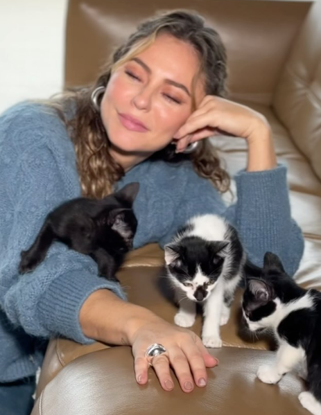 Paolla Oliveira, Diogo Nogueira e seus pets por Reprodução