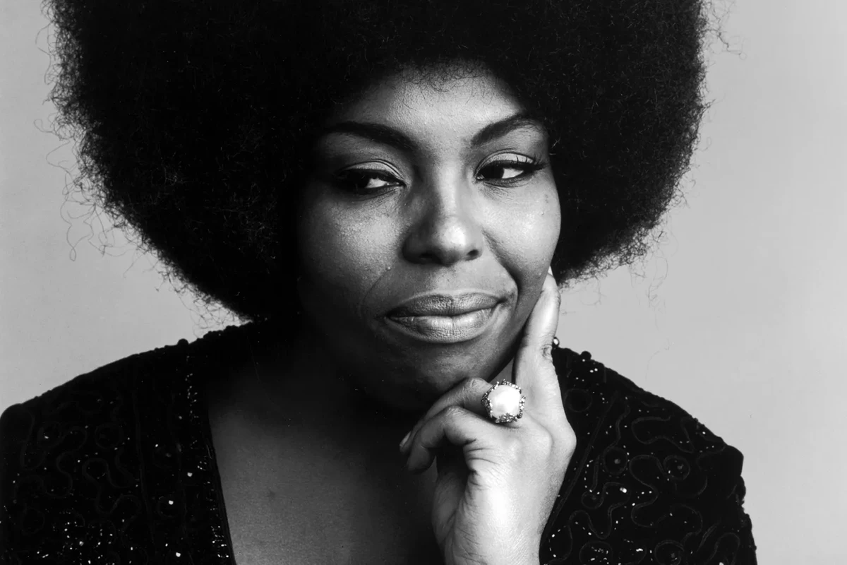 A cantora Roberta Flack morreu aos 88 anos, em 24 de fevereiro, em Nova York, após falecer pacificamente cercada pela família por Divulgação