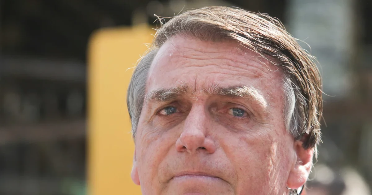 Imagem - Bolsonaro cai e bate a cabeça em móvel dentro de cela, diz Michelle