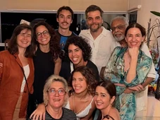 Imagem - Wagner Moura e Alice Braga se reúnem com a família Gil em Salvador; veja