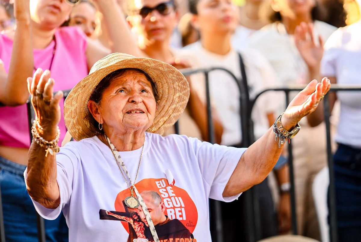 Admiradores se preparam para show de Frei Gilson em Salvador por Divulgação
