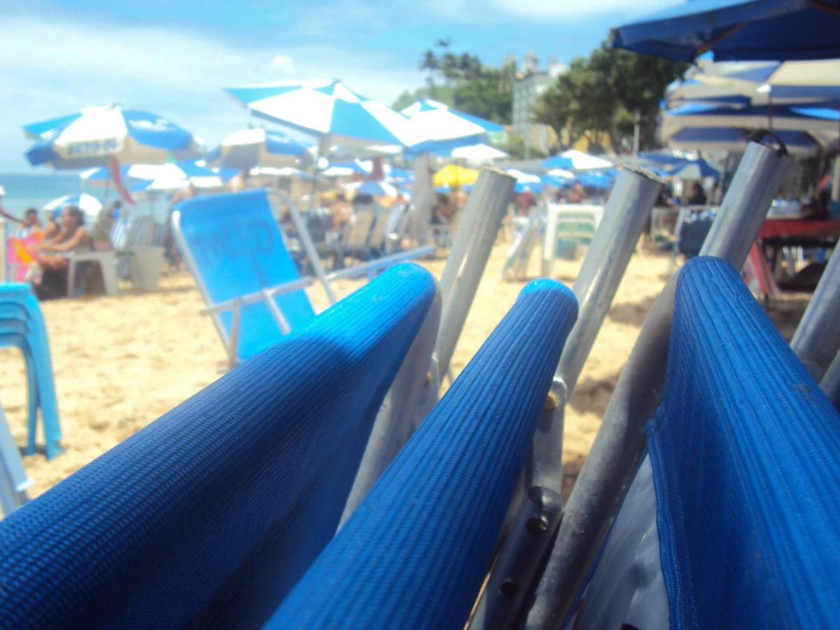 Cadeiras na praia por Nauan Sacramento