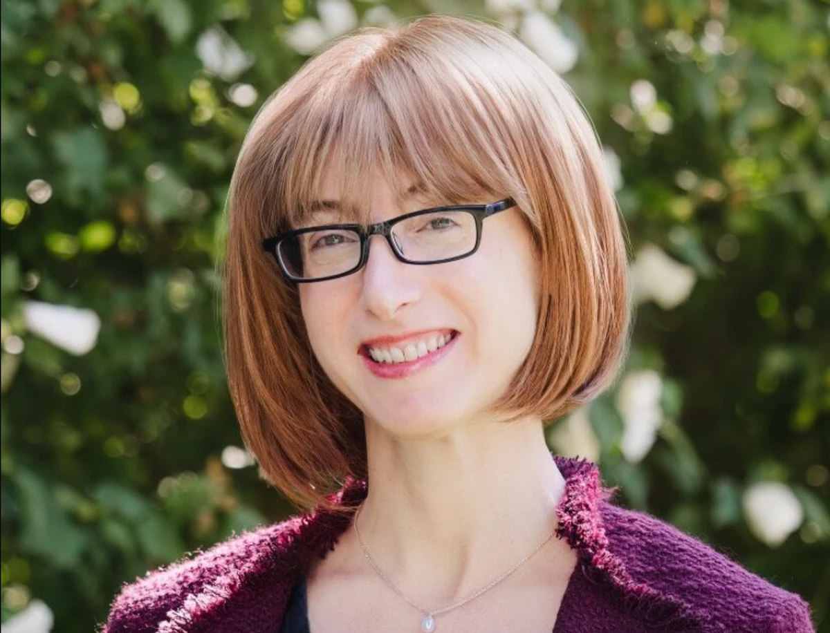 Freida McFadden, autora de livros de suspense como A Empregada e Nunca Minta