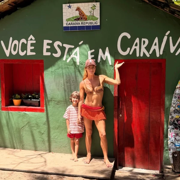 Giovanna e Titi em Caraíva por Reprodução