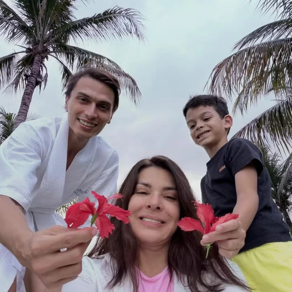 Mara Maravilha viaja com o ex-marido e o filho  por Reprodução/Redes Sociais  