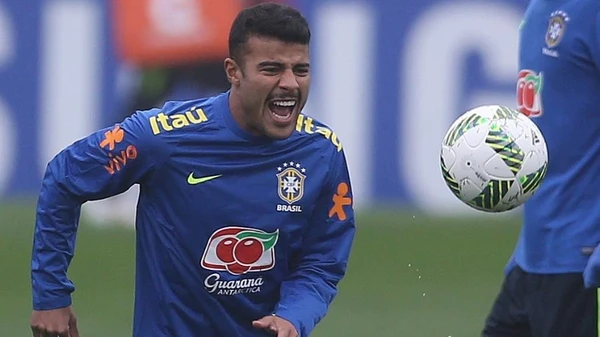 Rafinha Alcântara - meio‑campista brasileiro anunciou aposentadoria em dezembro, aos 32 anos, após lesão por Divulgação