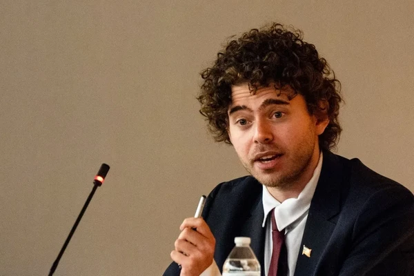 Shayne Coplan: 27 anos
Fortuna: US$ 1 bilhão
Origem da riqueza: Mercados de previsão
Fundador da Polymarket, plataforma que ganhou projeção após receber um investimento de US$ 2 bilhões da Intercontinental Exchange.
 por Reprodução