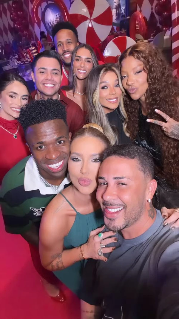 Virginia, Vini Jr e amigos por Reprodução