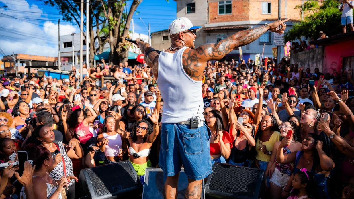 Imagem - Léo Santana retorna ao bairro onde cresceu e faz show gratuito