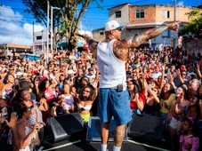 Imagem - Léo Santana retorna ao bairro onde cresceu e faz show gratuito