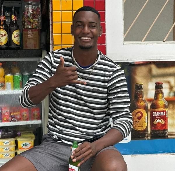 Marcos Paulo pilotava uma motocicleta quando colidiu contra uma parede por Reprodução/Redes sociais