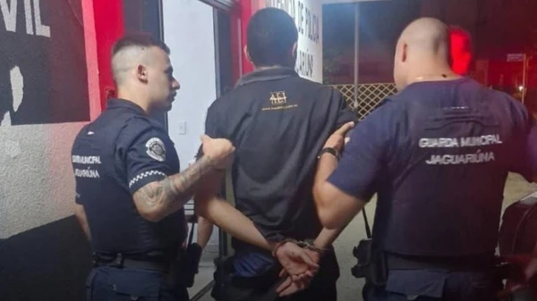 Jovem de 18 anos é preso após matar padrasto e ferir quatro pessoas na noite de Natal  por Reprodução