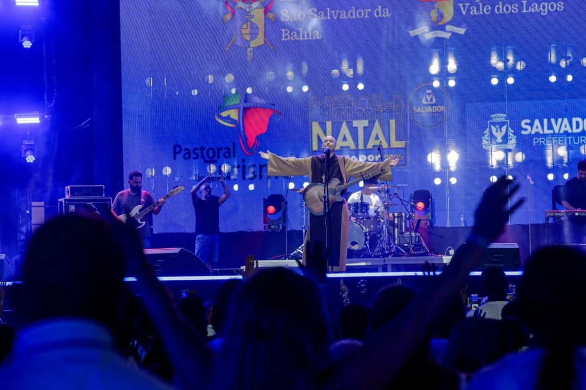 Show de Frei Gilson no Natal de Salvador 2025 por Arisson Marinho/CORREIO